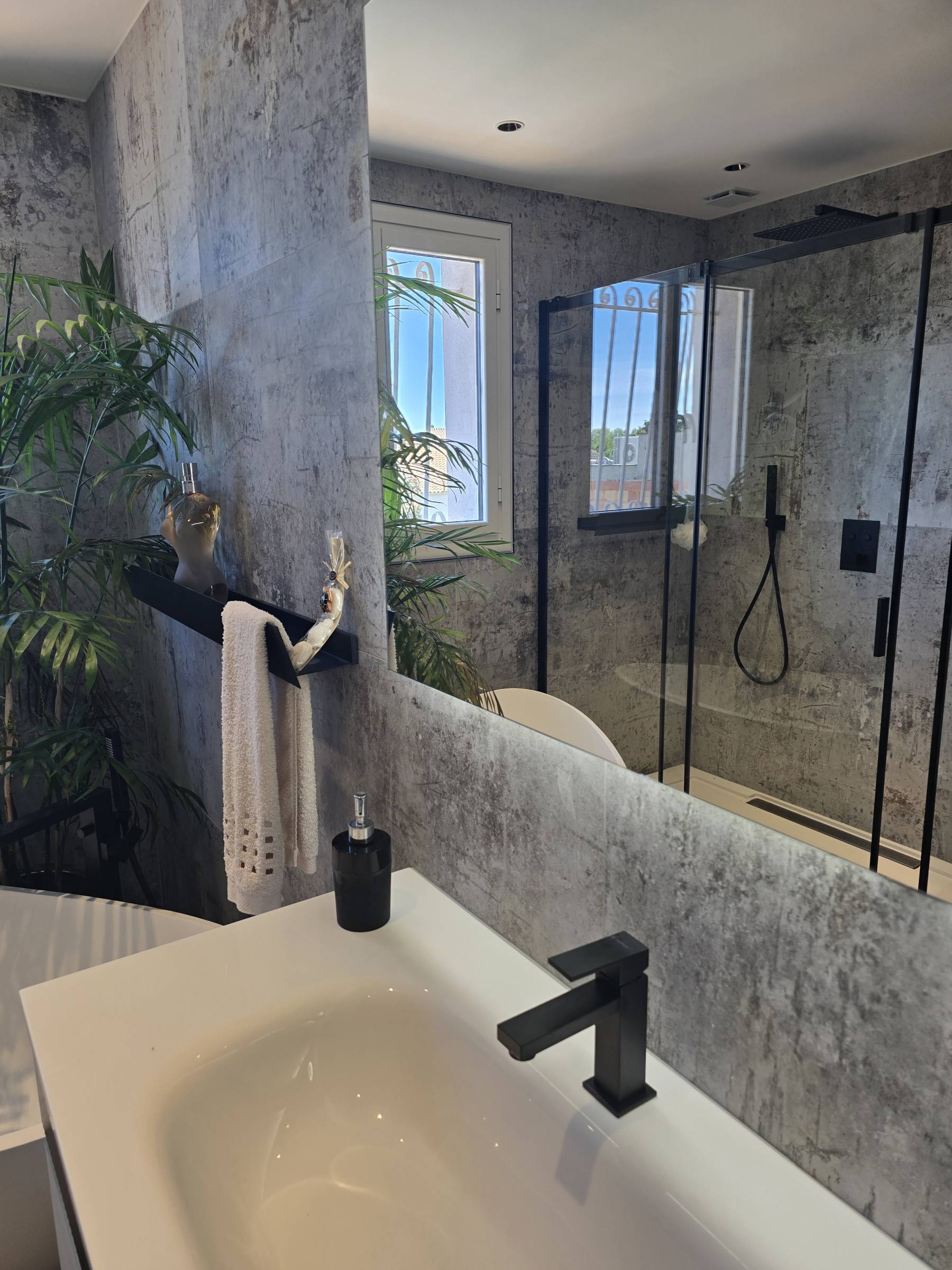 Rénovation complète d'une salle de bain proche Lunel dans l'Hérault