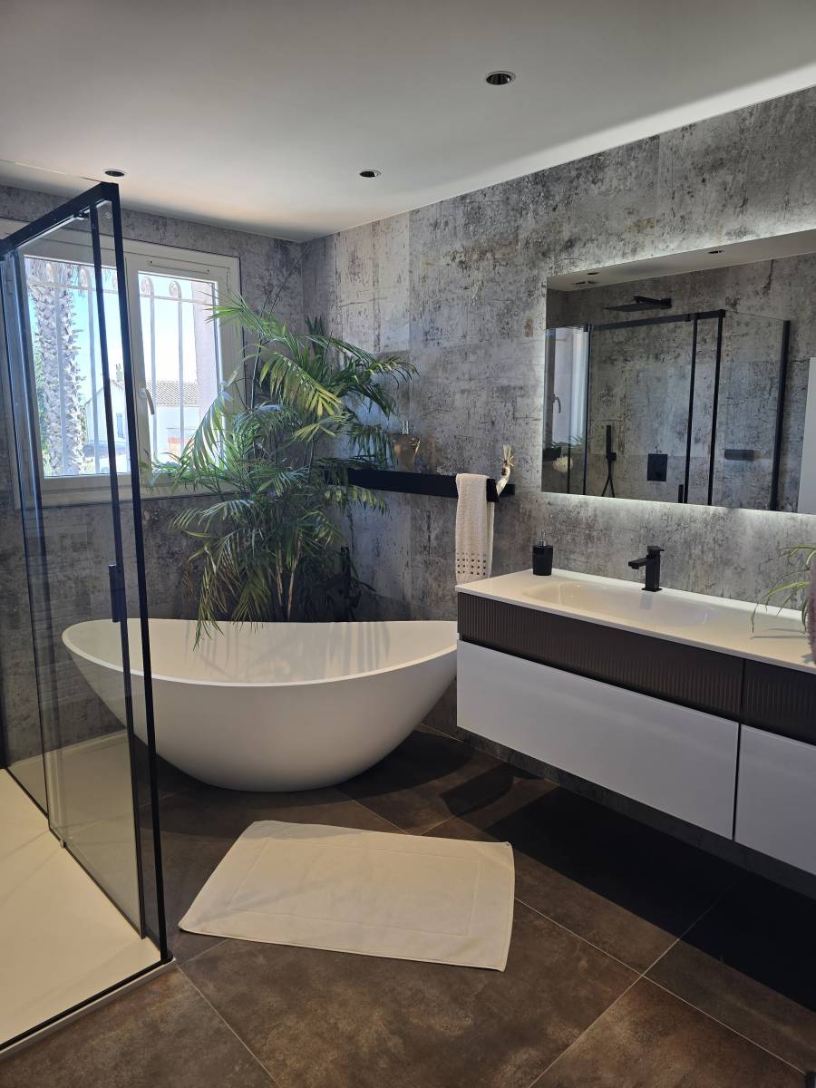 Rénovation complète d'une salle de bain proche Lunel dans l'Hérault