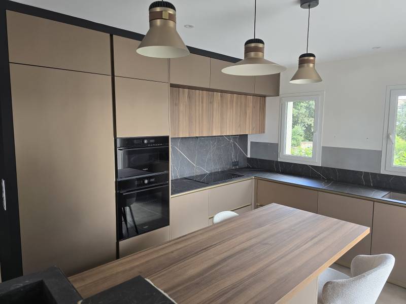 Demandez un devis pour une cuisine italienne sur mesure dans l'Hérault et profitez d'une étude personnalisée par nos architectes d'intérieur qualifiés