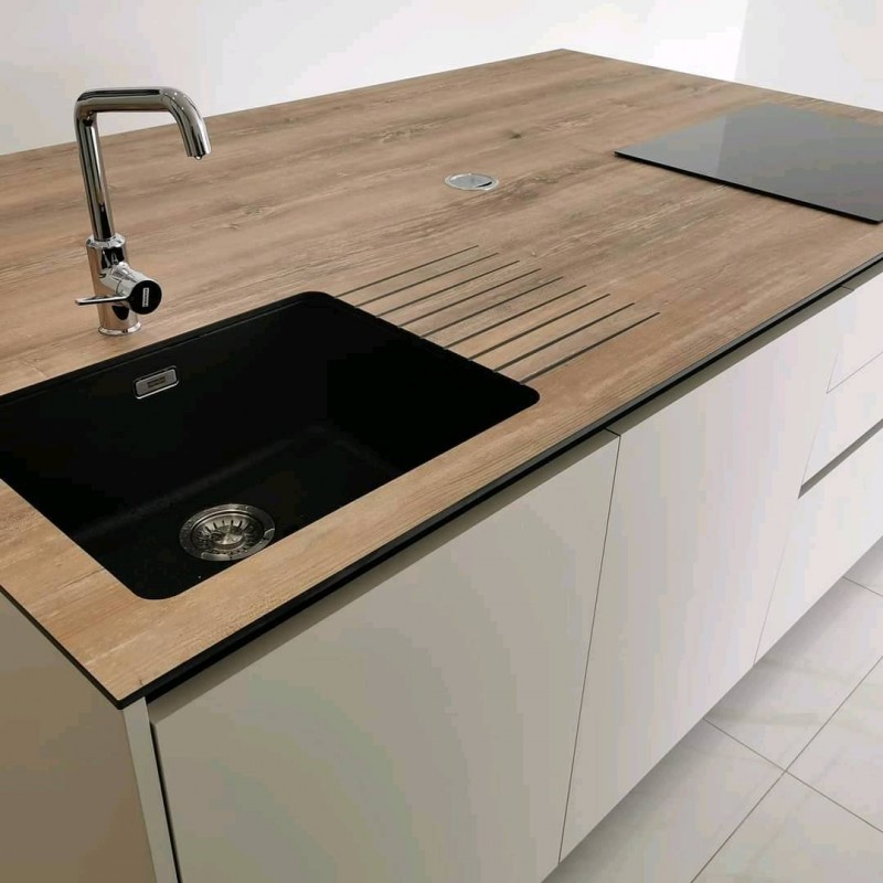 plan de travail bois avec évier noir