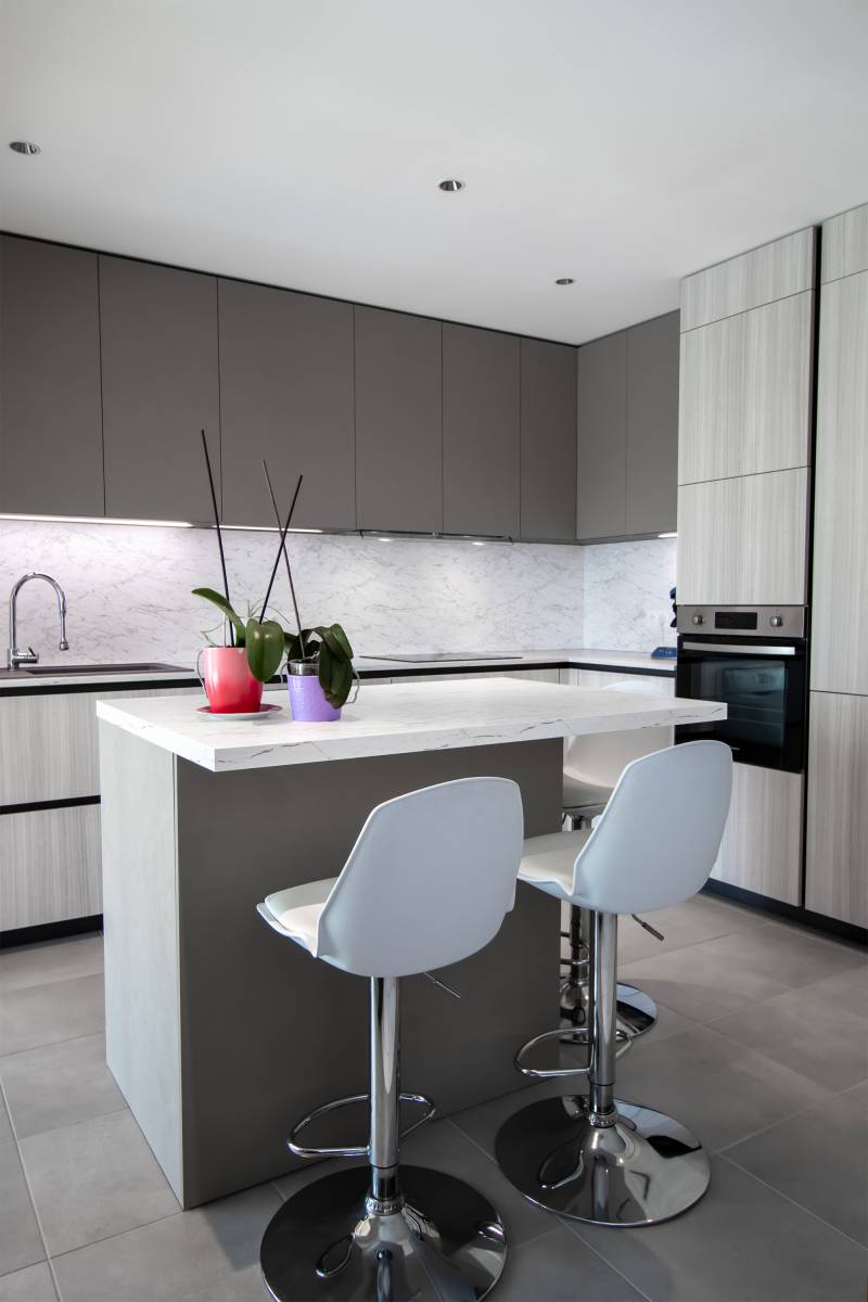 Ilôt central avec tabourets de bar saint remy de provence