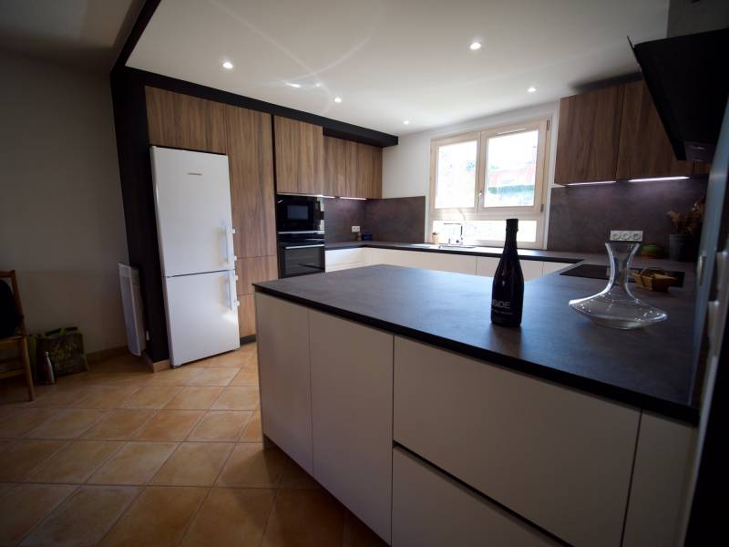 Plan large cuisine rénovée